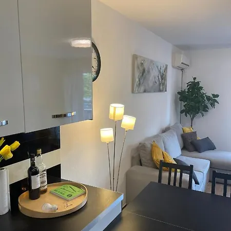 Superbe Appart 2 Pieces 8 Min A Pied De La Mer Apartment